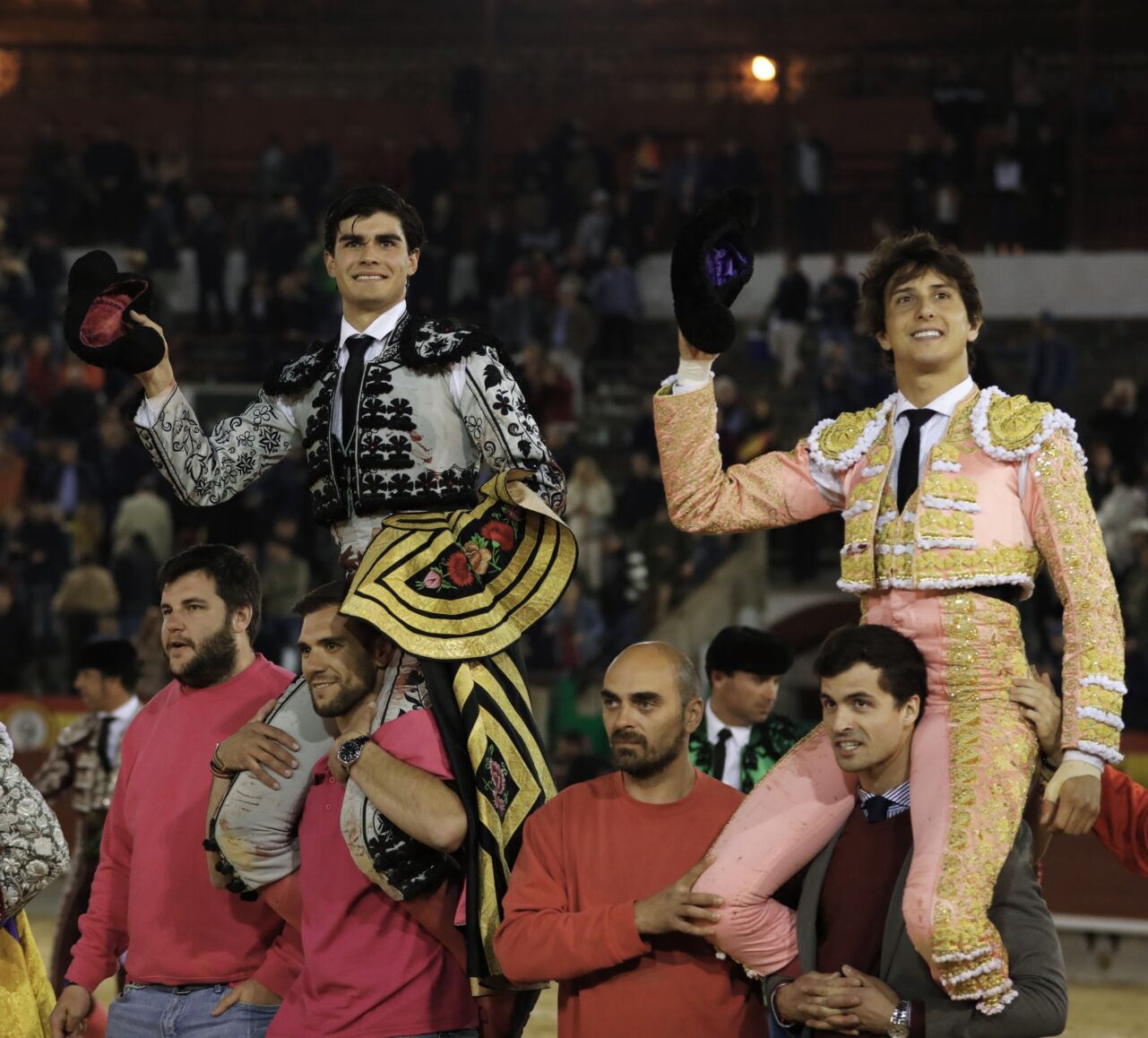 Castellon Roca Rey Et Francisco De Manuel A Hombros Mundillo Taurino